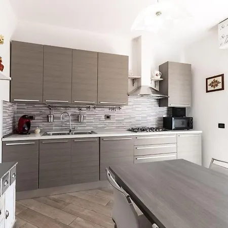 Luna House * Специя