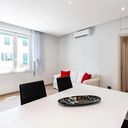 Luna House * La Spezia