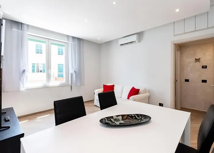 Luna House * La Spezia